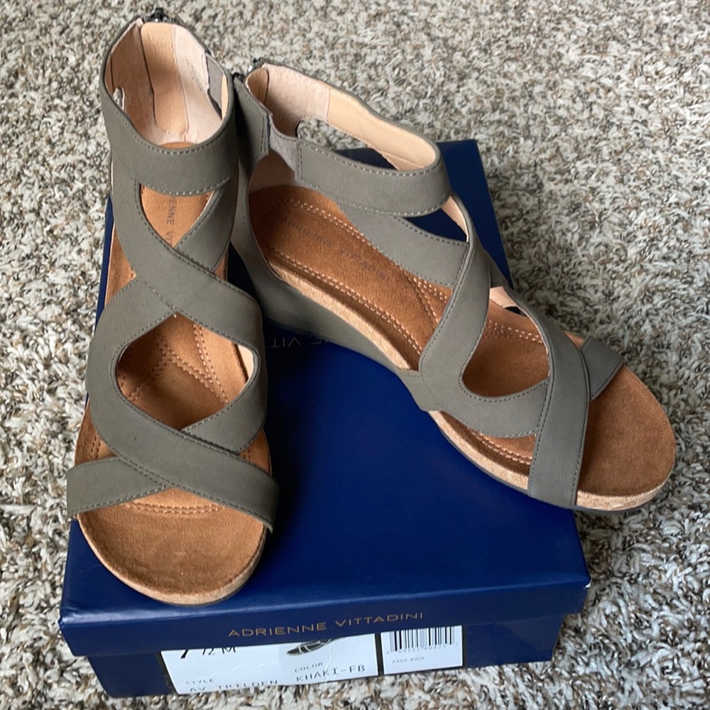 Adrienne Vittadini wedges in khaki, size 7.5